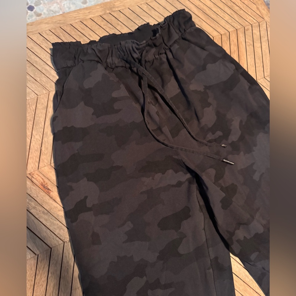 Lululemon Athletica Keep Moving Pant 7/8 High Rise Camouflage Athletic Pants - Picture 7 of 13